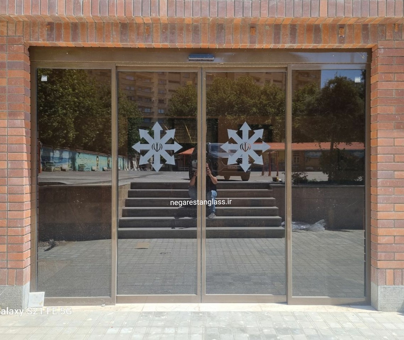 درب فریم دار(طراحی لوگو)