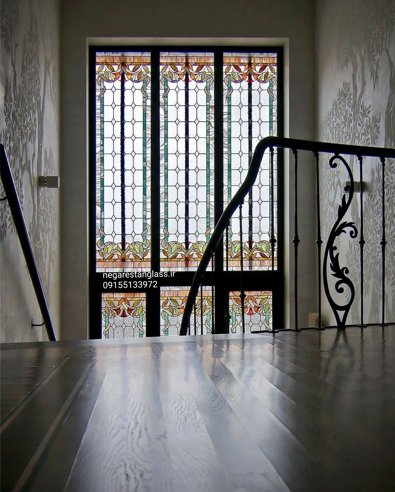 درب ورودی و پنجره شیشه‌ای